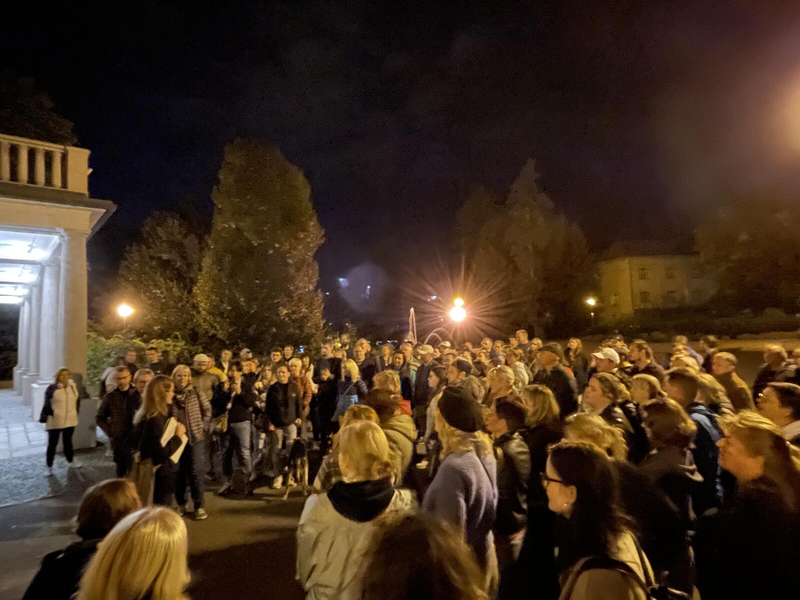 Kafkovská atmosféra a neonová éra: Den architektury v nočním Zlíně